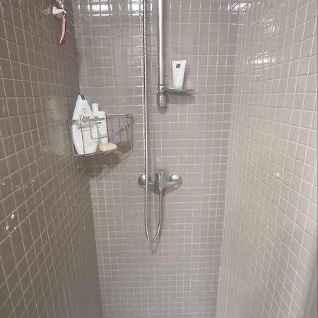 Apartment 15 Mins From Sagrada Familia