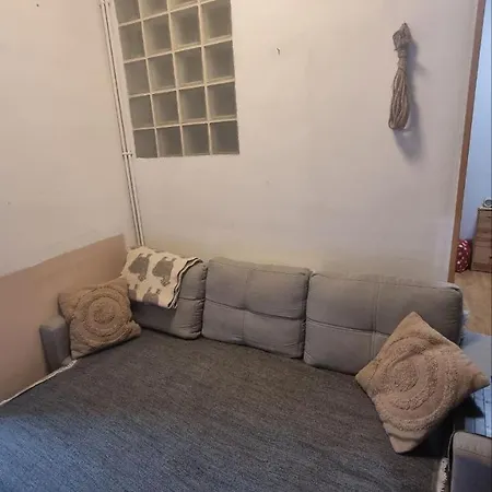 Apartment 15 Mins From Sagrada Familia